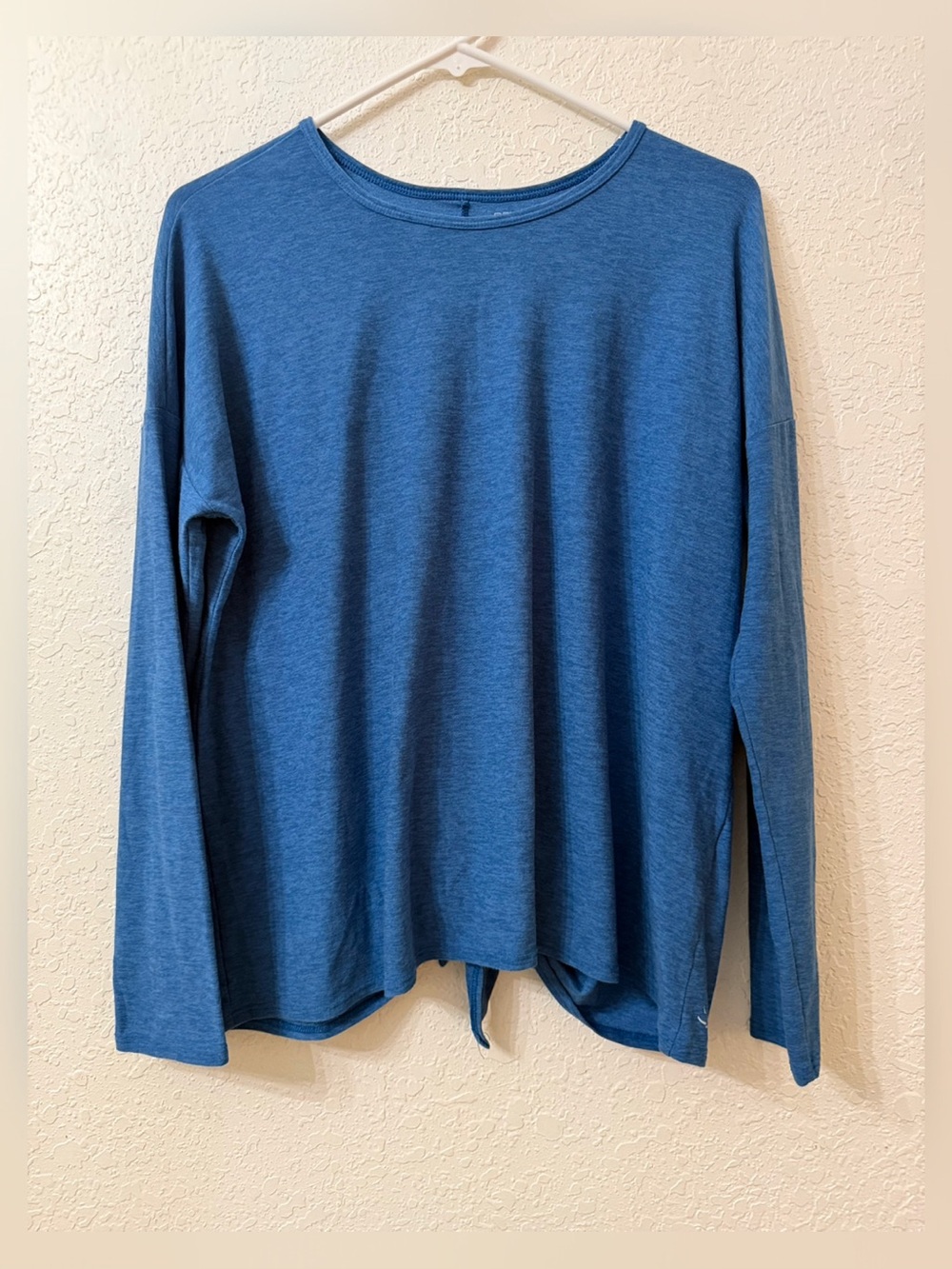 Beyond Yoga Long Sleeve The Line Tie Back Tshirt Blue Size Medium